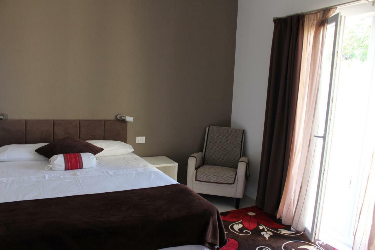 Apartments Lianto ตราสนิสเซ ภายนอก รูปภาพ